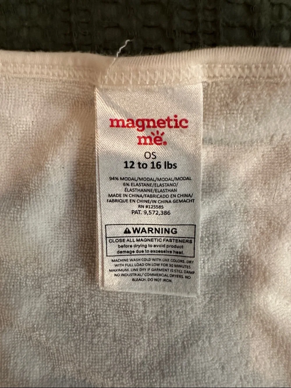NWOT Magnetic Me Baby Bibs Set